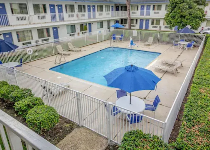 Motel 6-Conroe, Tx