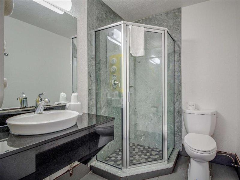 6-conroe, Tx Hotel