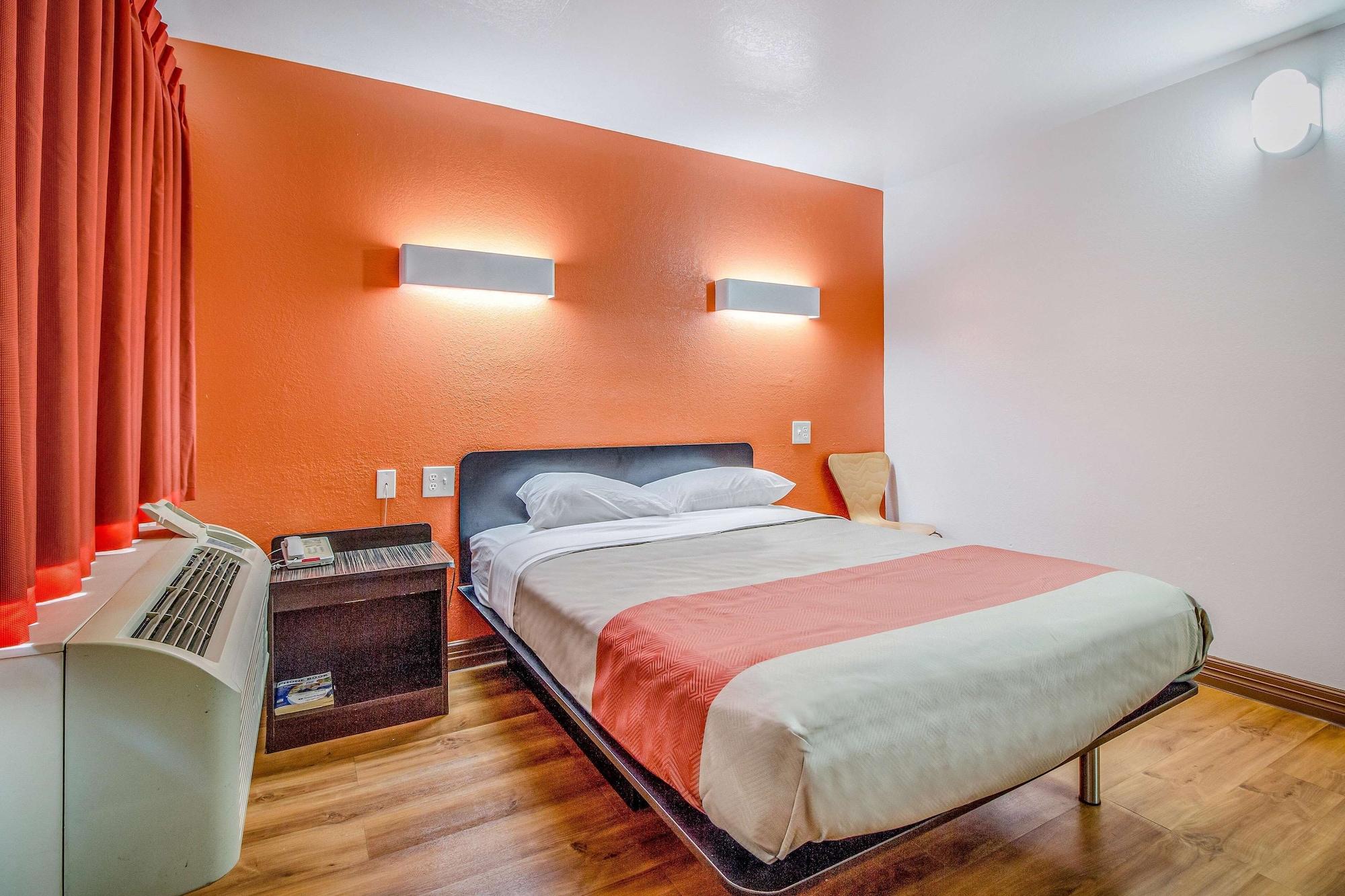 6-conroe, Tx Hotel Conroe