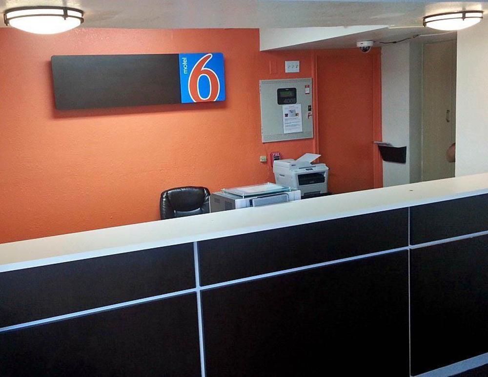 Hotel 6-conroe, Tx