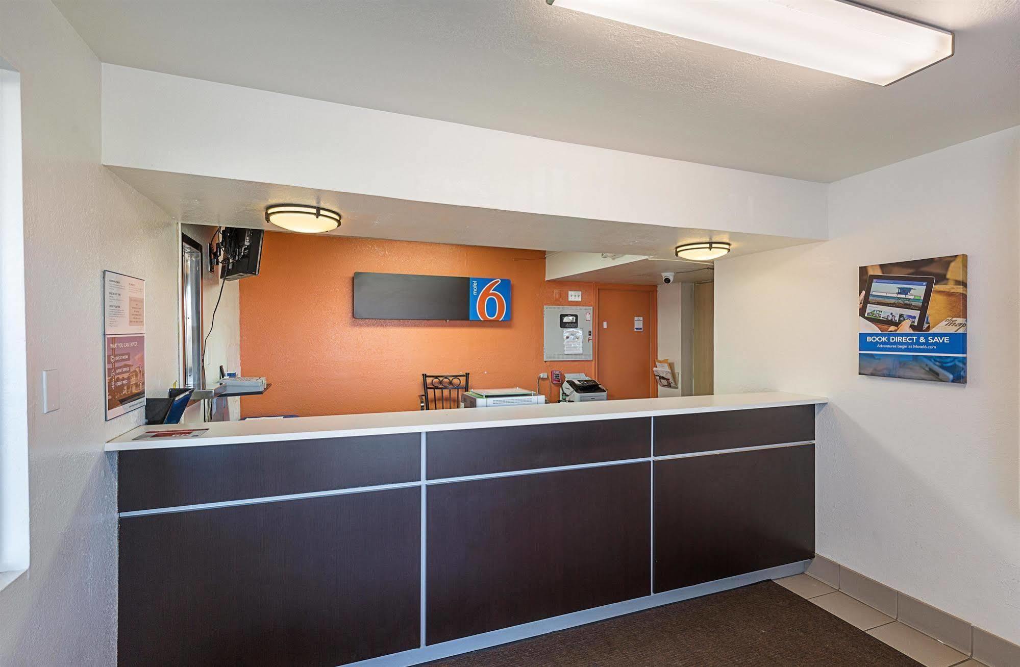 Hotel 6-conroe, Tx