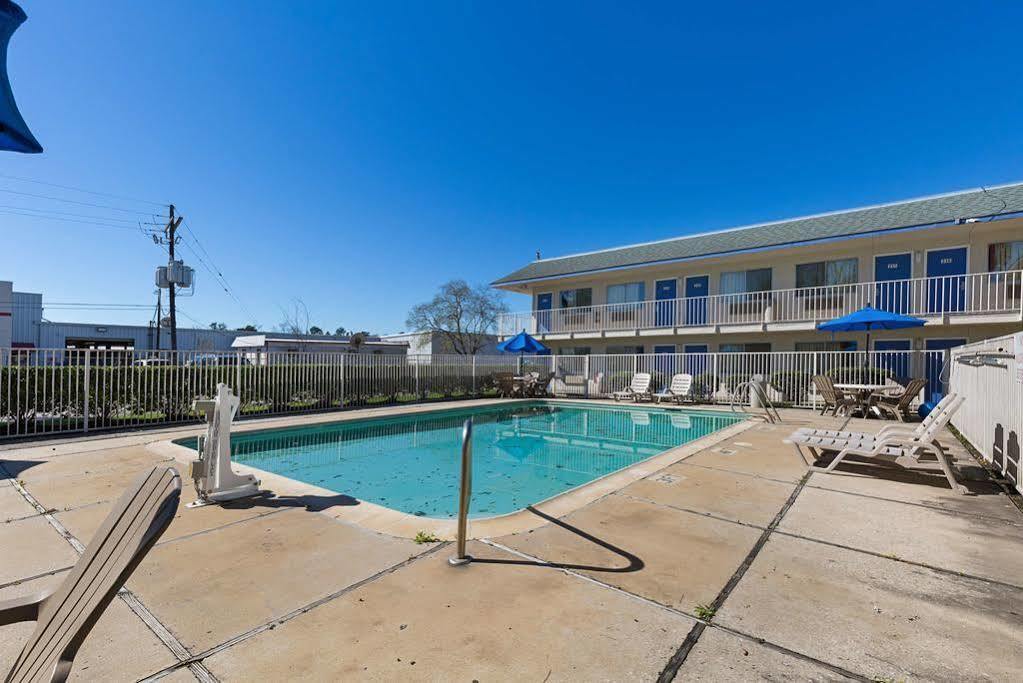 Hotel 6-conroe, Tx